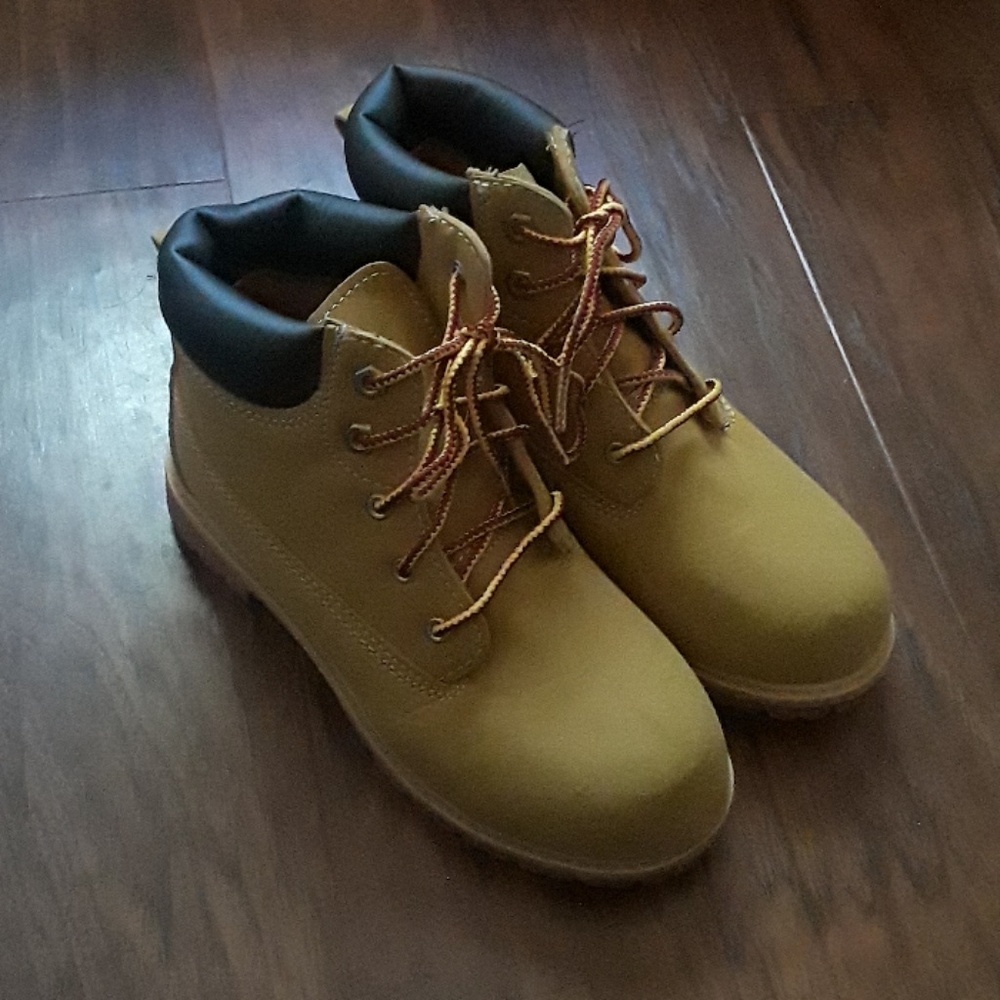 Boys Faded Glory Tan Ankle High Boots